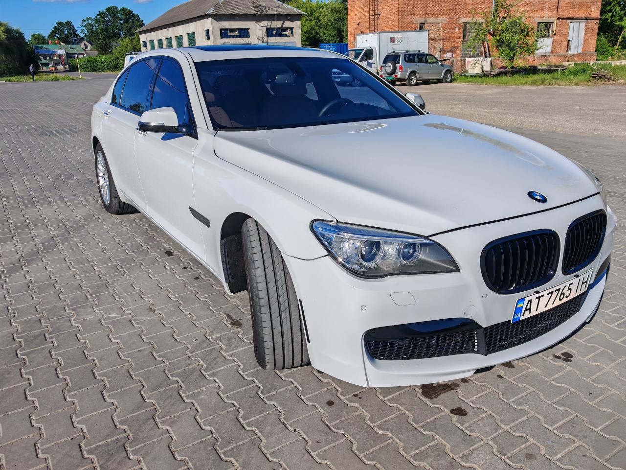 BMW 7 серії - фото 12