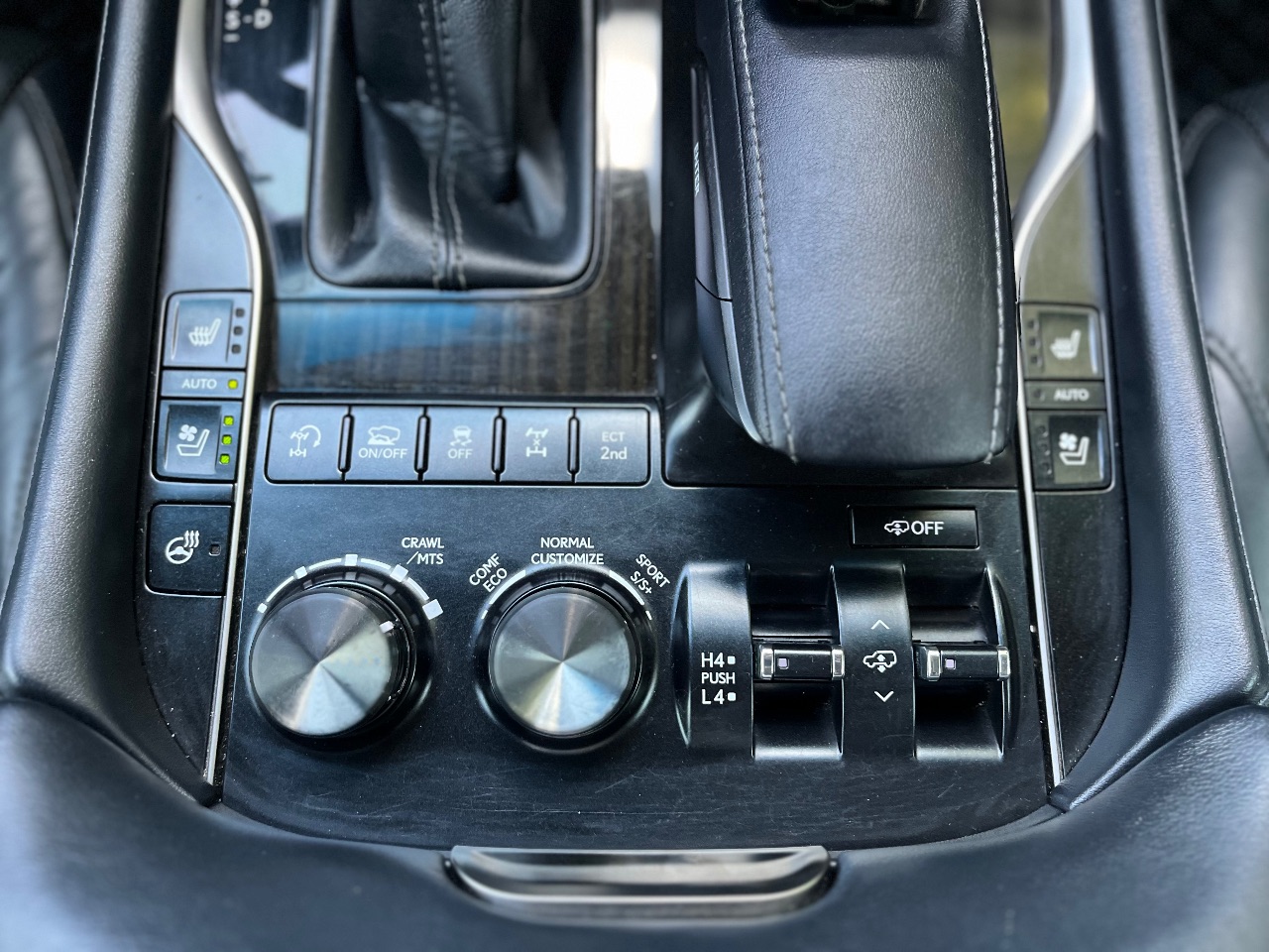 Lexus LX - фото 16