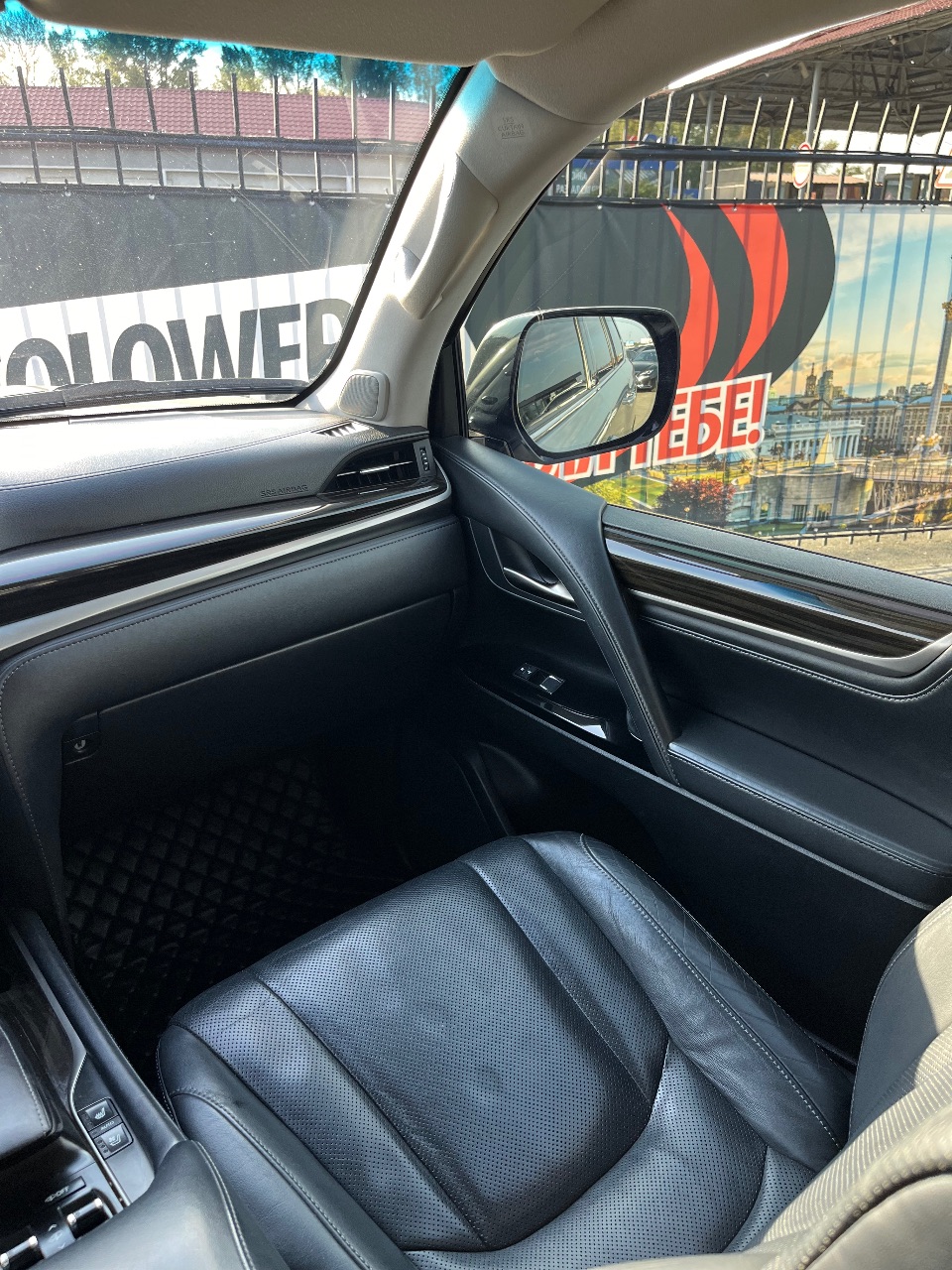 Lexus LX - фото 7