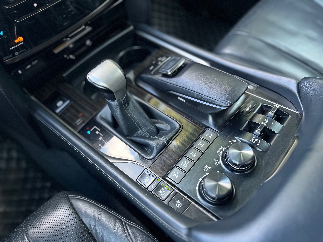 Lexus LX - фото 18