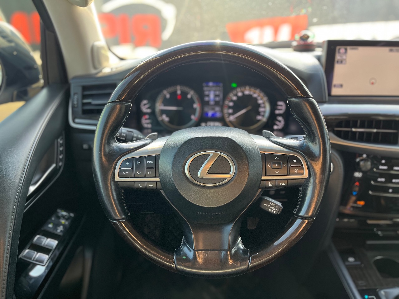 Lexus LX - фото 8