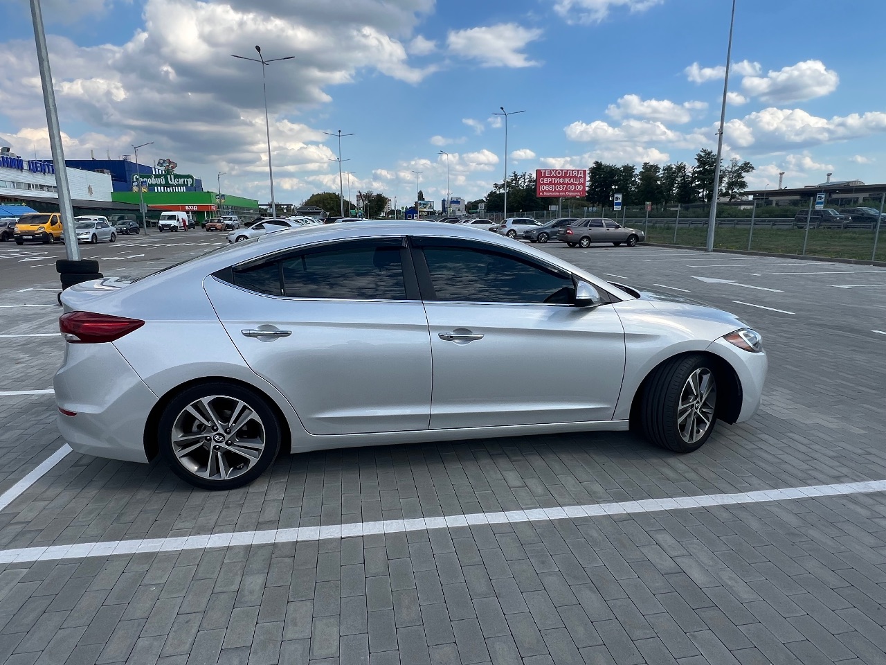 Hyundai Elantra - фото 2