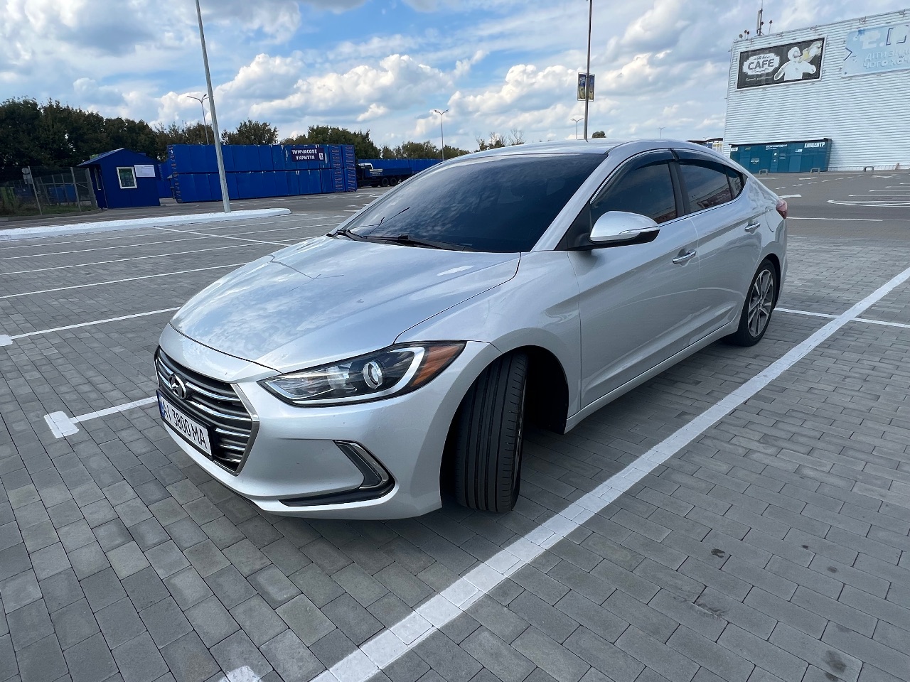 Hyundai Elantra - фото 4