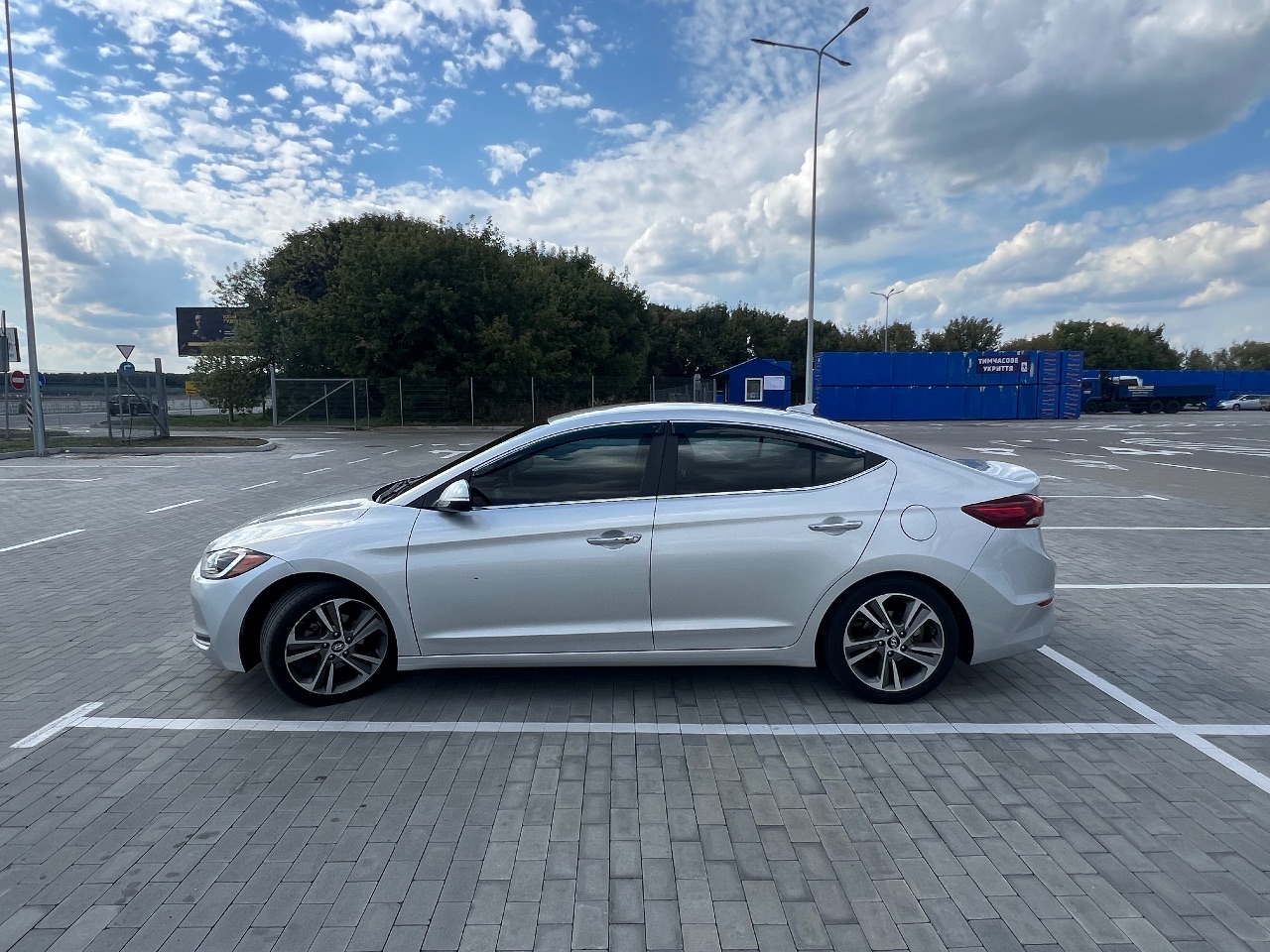 Hyundai Elantra - фото 5