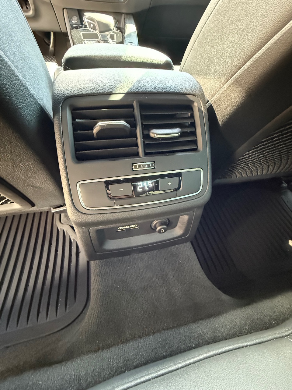 Audi A4 - фото 30