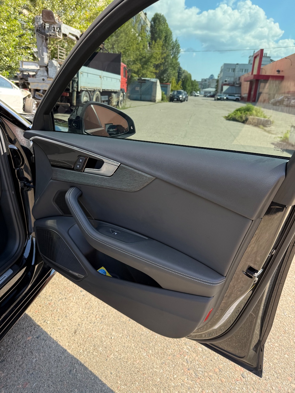 Audi A4 - фото 16