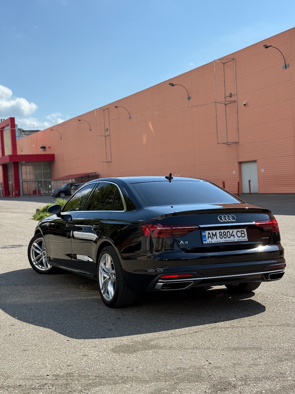 Audi A4 - фото 8