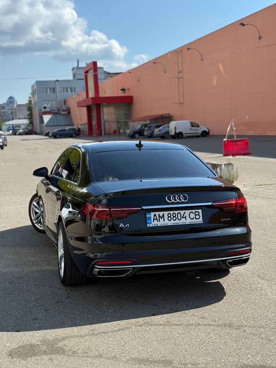 Audi A4 - фото 6