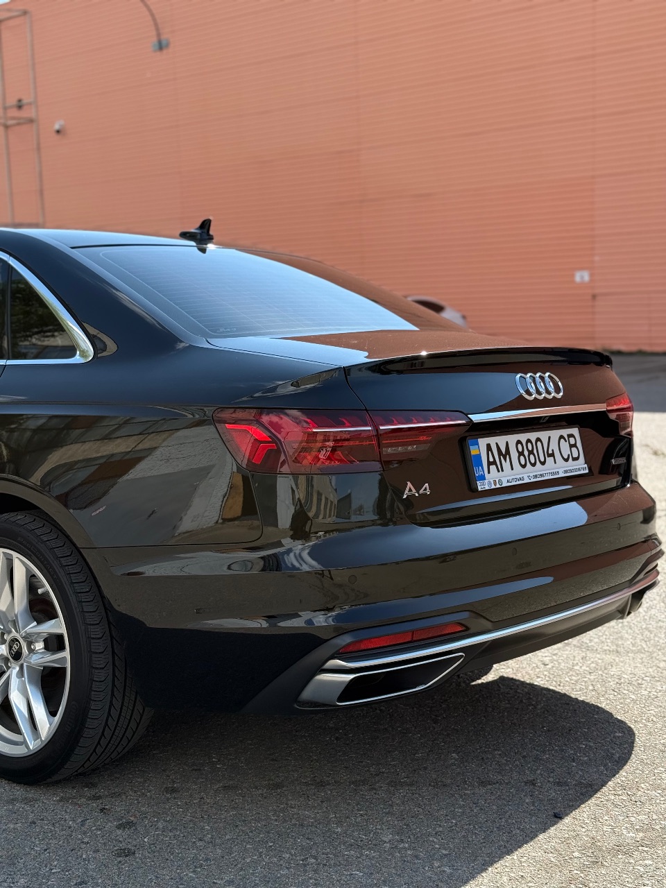 Audi A4 - фото 9