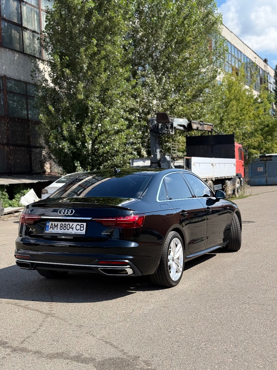 Audi A4 - фото 7