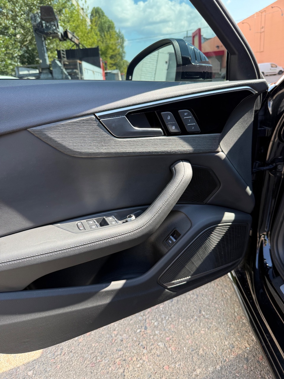 Audi A4 - фото 25