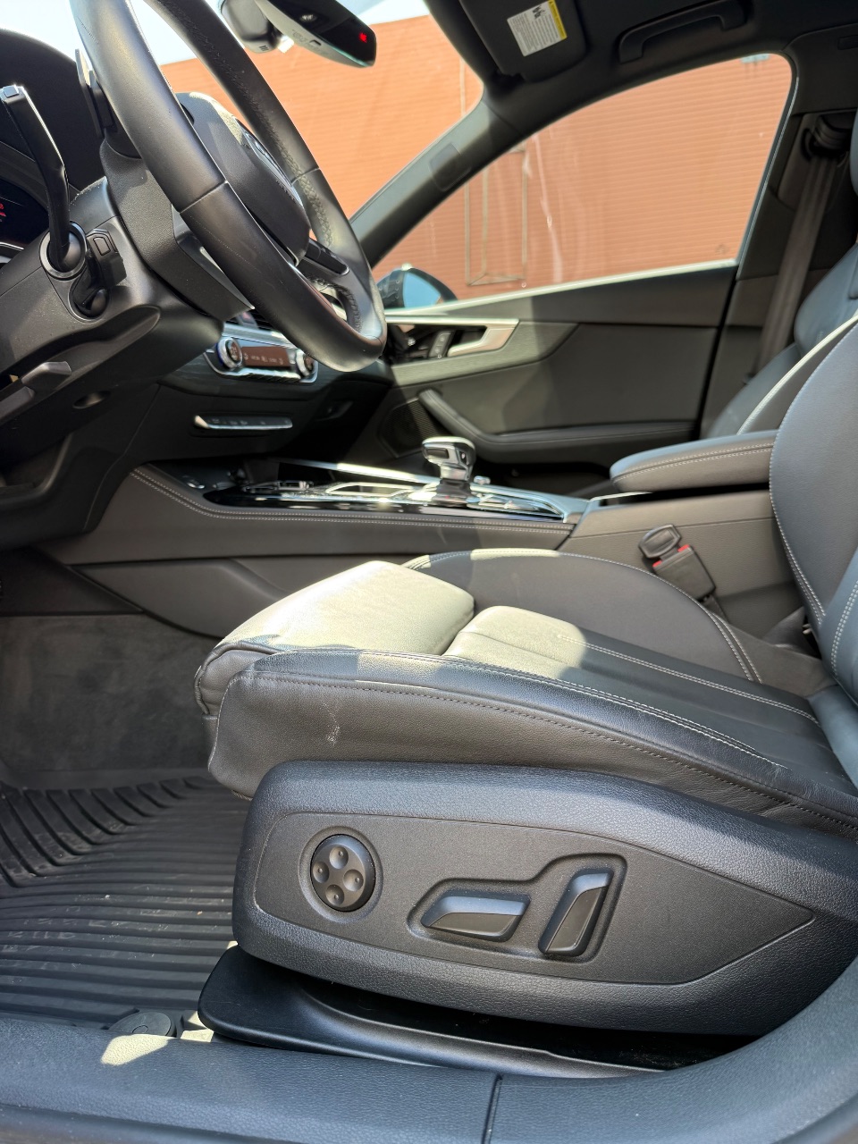 Audi A4 - фото 27