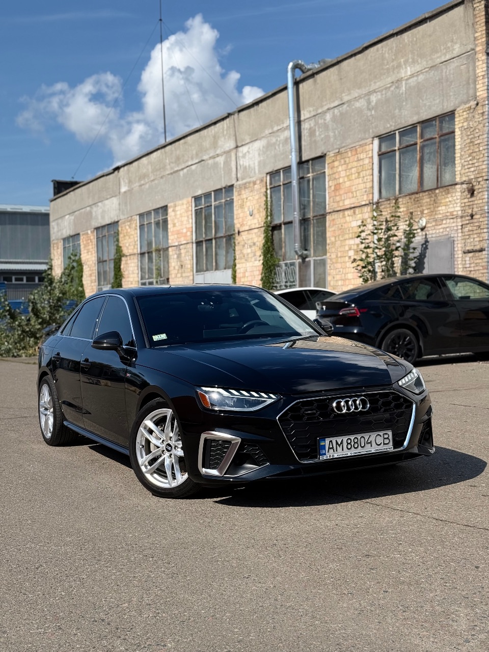 Audi A4 - фото 1