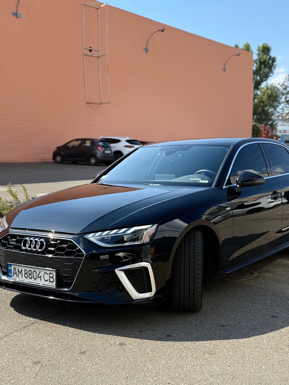 Audi A4 - фото 5