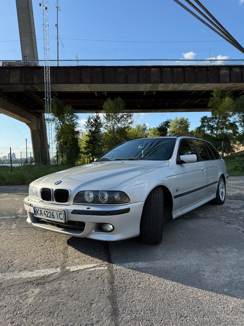 BMW 5 серії - фото 1