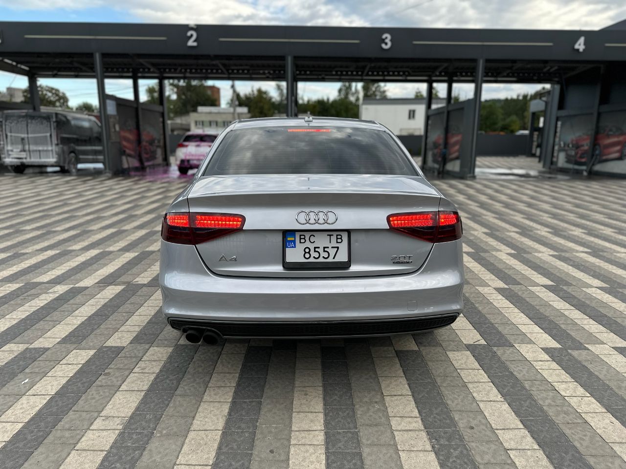 Audi A4 - фото 10