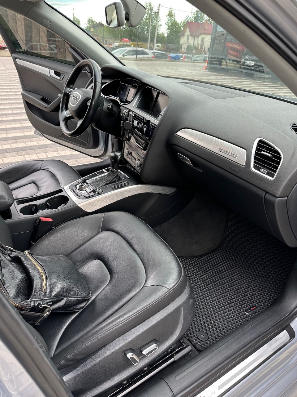Audi A4 - фото 12