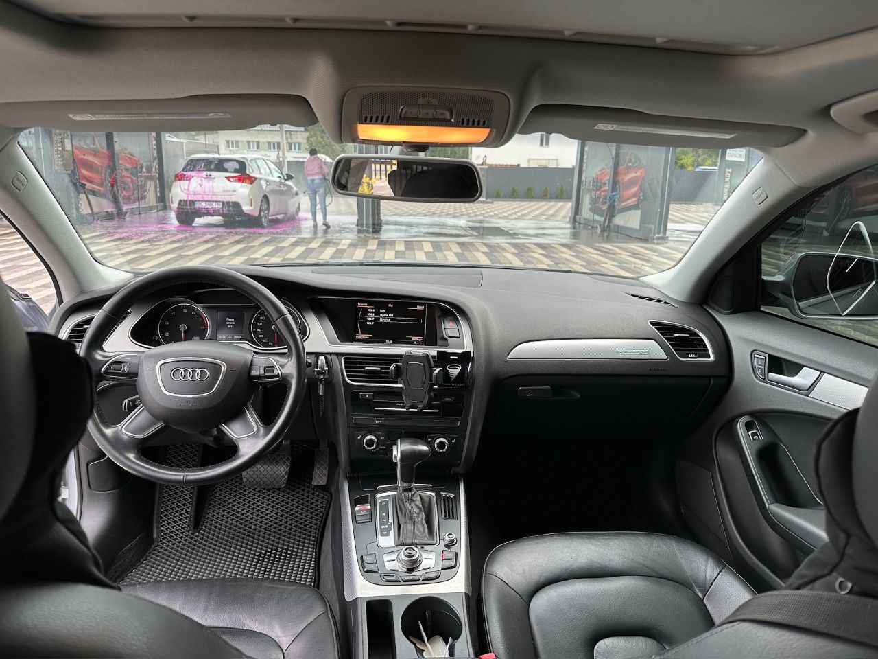 Audi A4 - фото 19