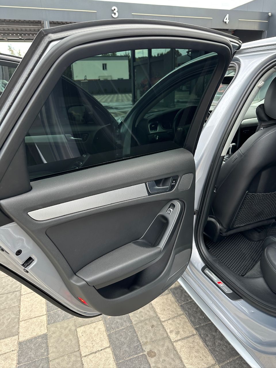 Audi A4 - фото 18