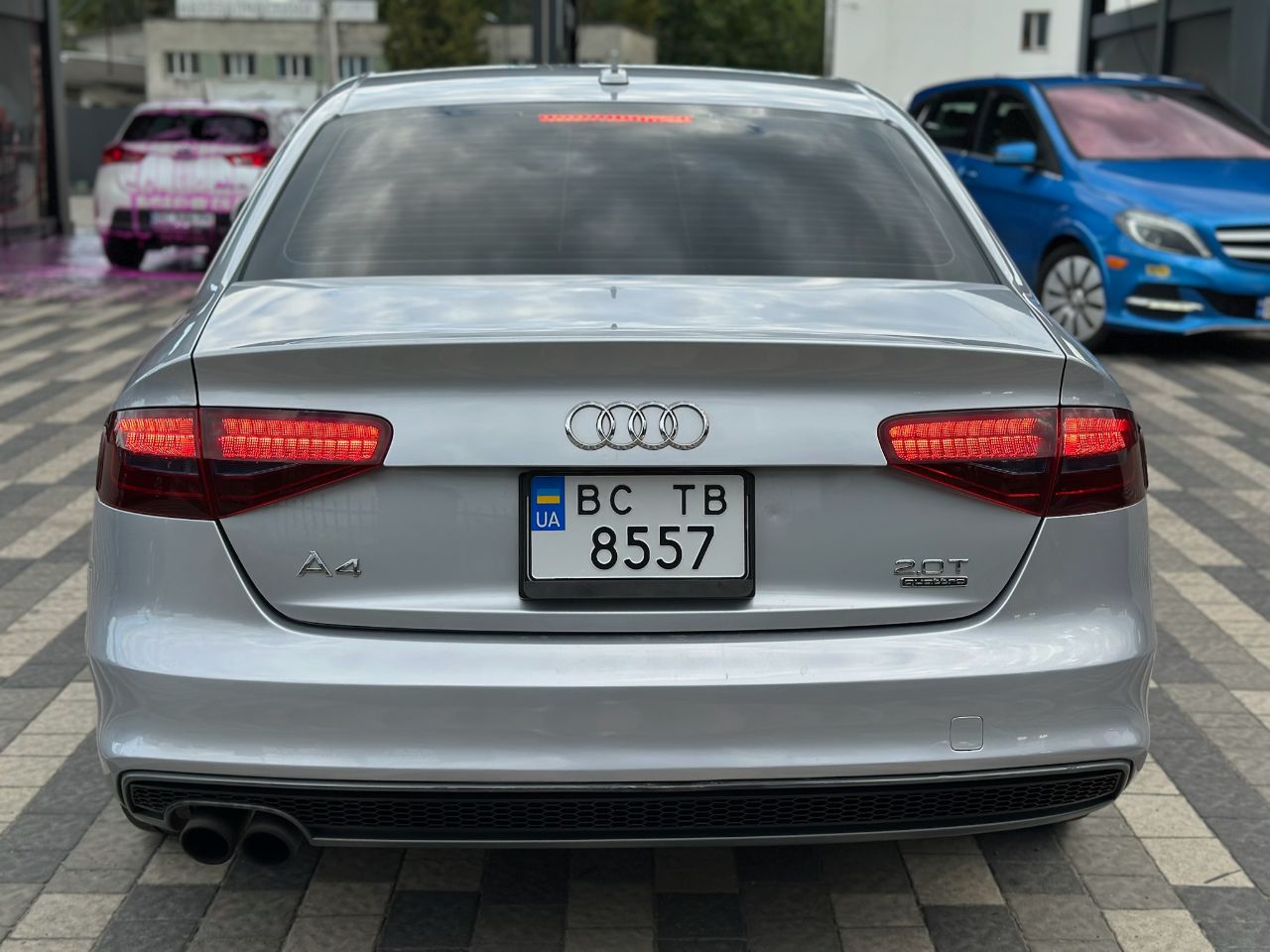 Audi A4 - фото 11