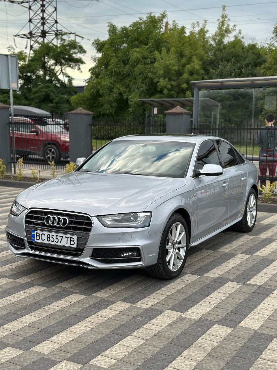 Audi A4 - фото 2