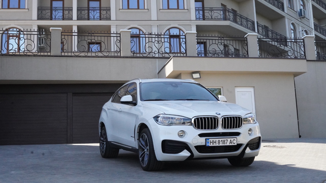 BMW X6 - фото 1