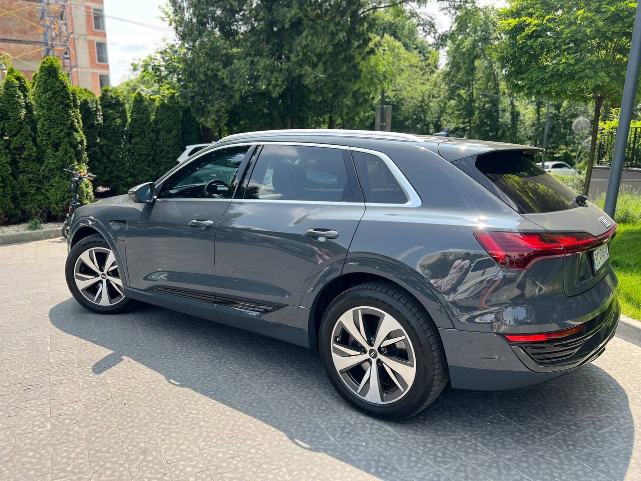 Audi Q8 e-tron - фото 7