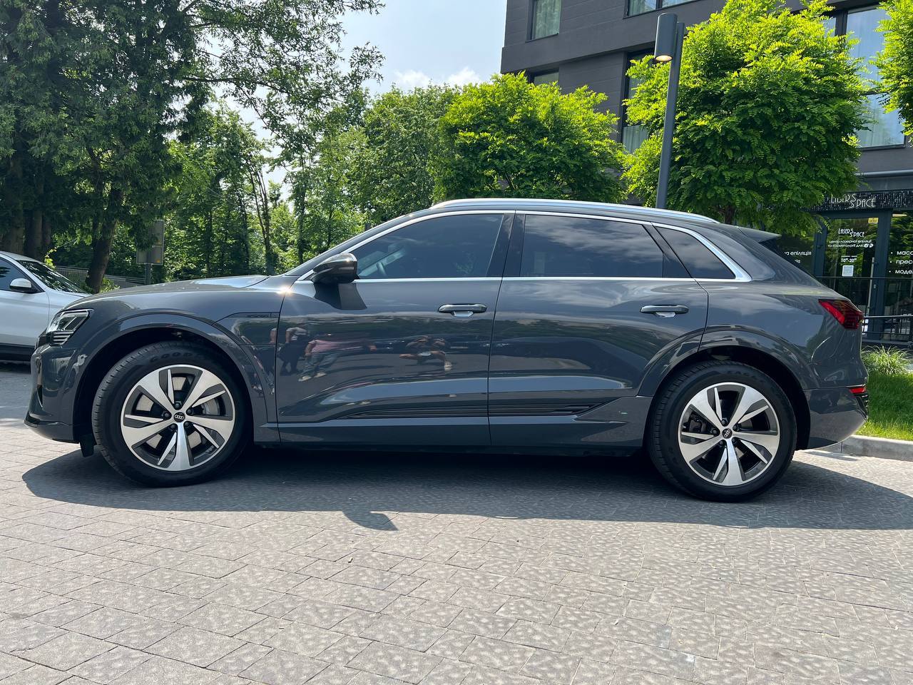 Audi Q8 e-tron - фото 5