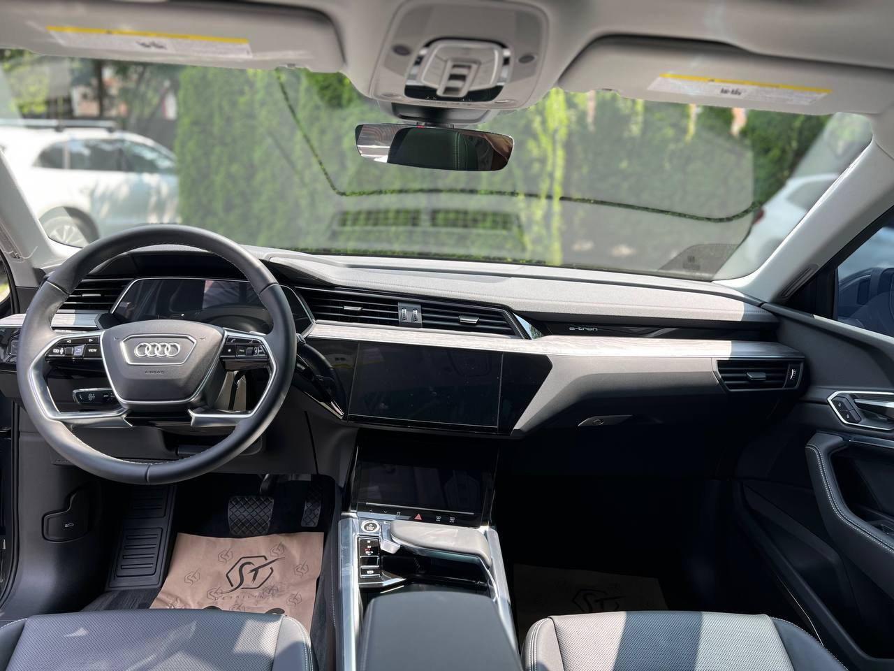 Audi Q8 e-tron - фото 15