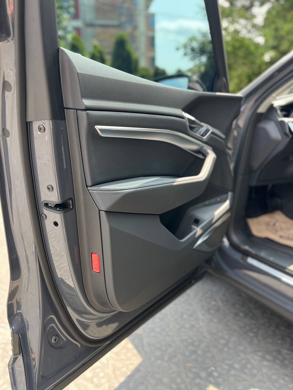 Audi Q8 e-tron - фото 12