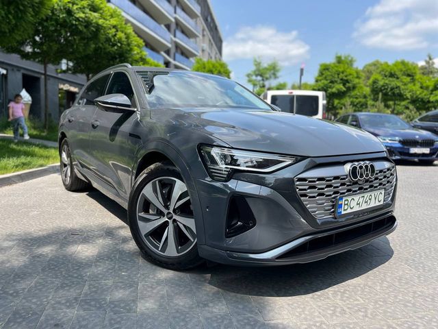 Audi Q8 e-tron - фото 1