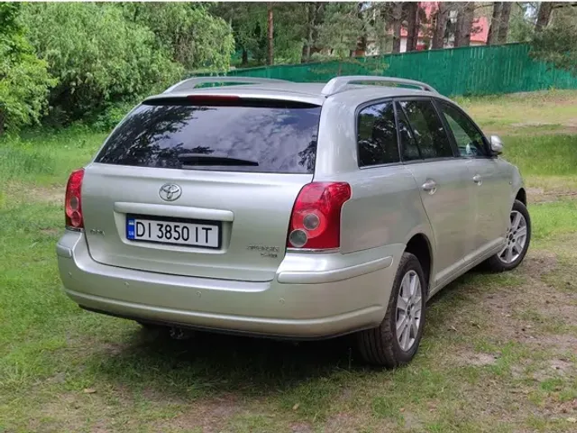 Toyota Avensis - фото 3