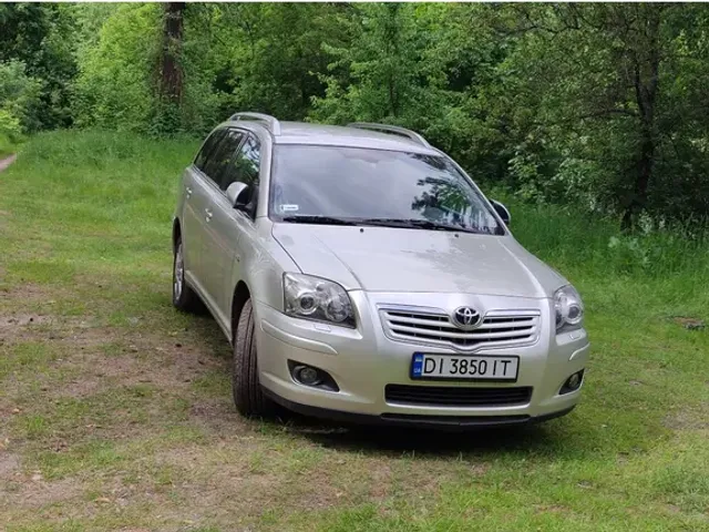 Toyota Avensis - фото 2
