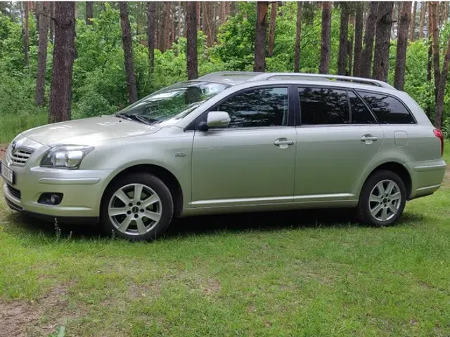 Toyota Avensis - фото 5