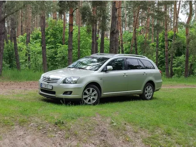 Toyota Avensis - фото 1
