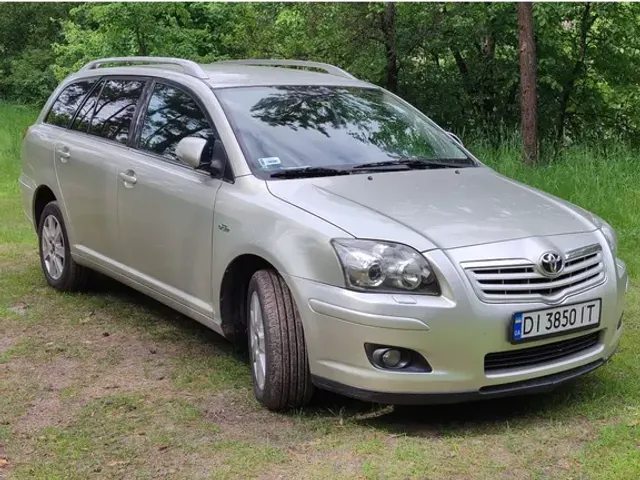 Toyota Avensis - фото 4
