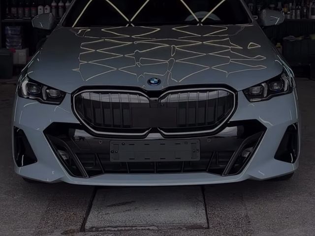 BMW i5 - фото 2