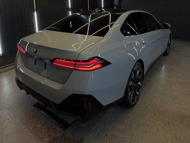 BMW i5 - фото 3