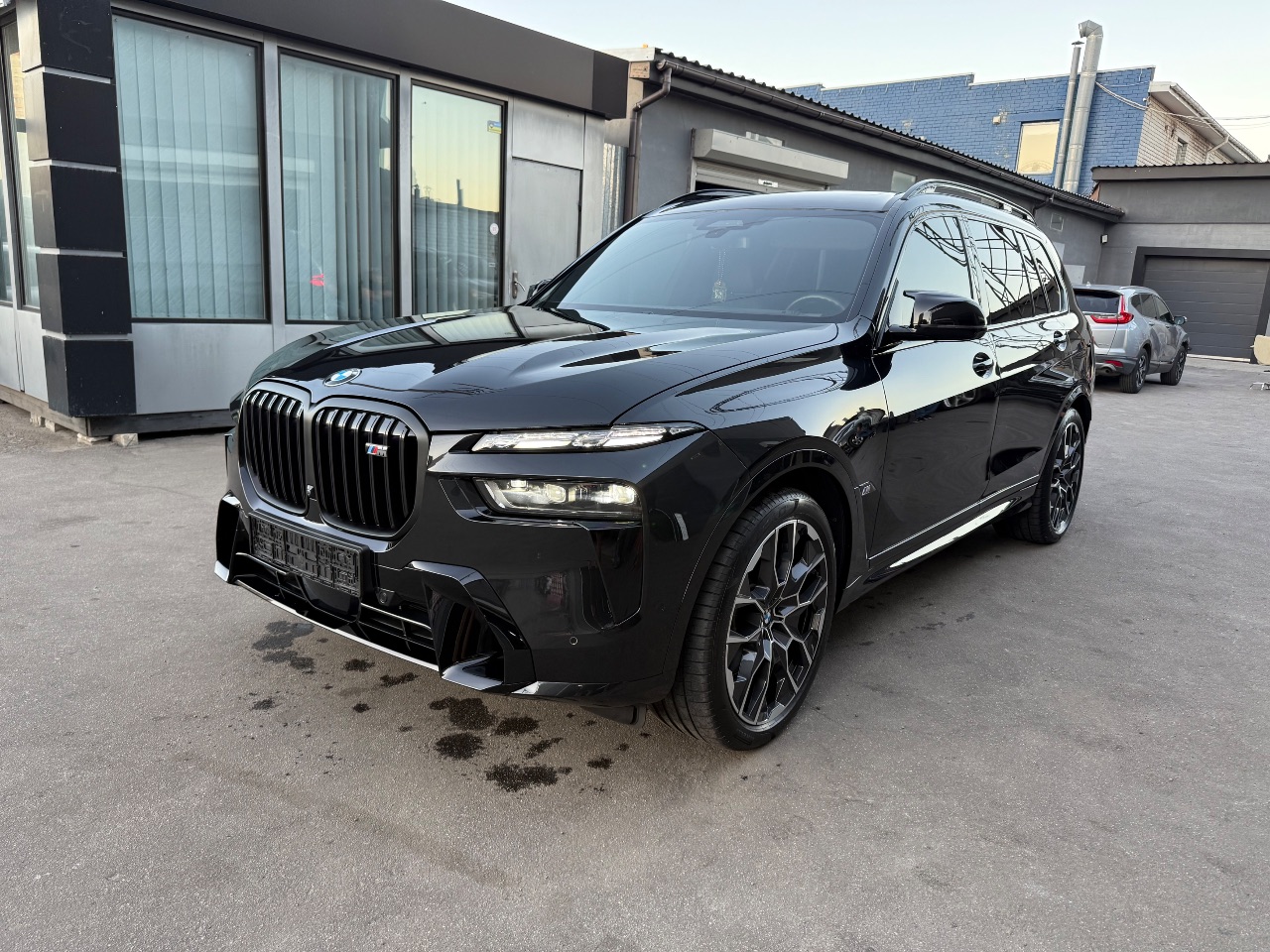 BMW X7 - фото 1
