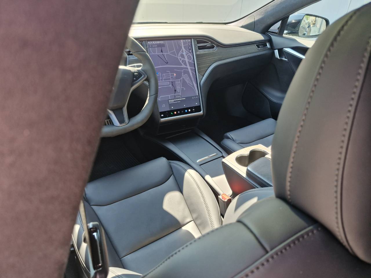 Tesla Model S - фото 11