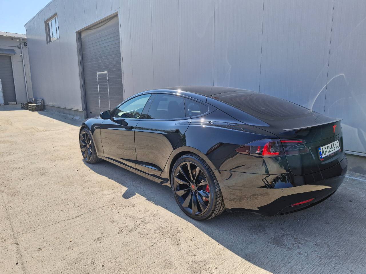 Tesla Model S - фото 8