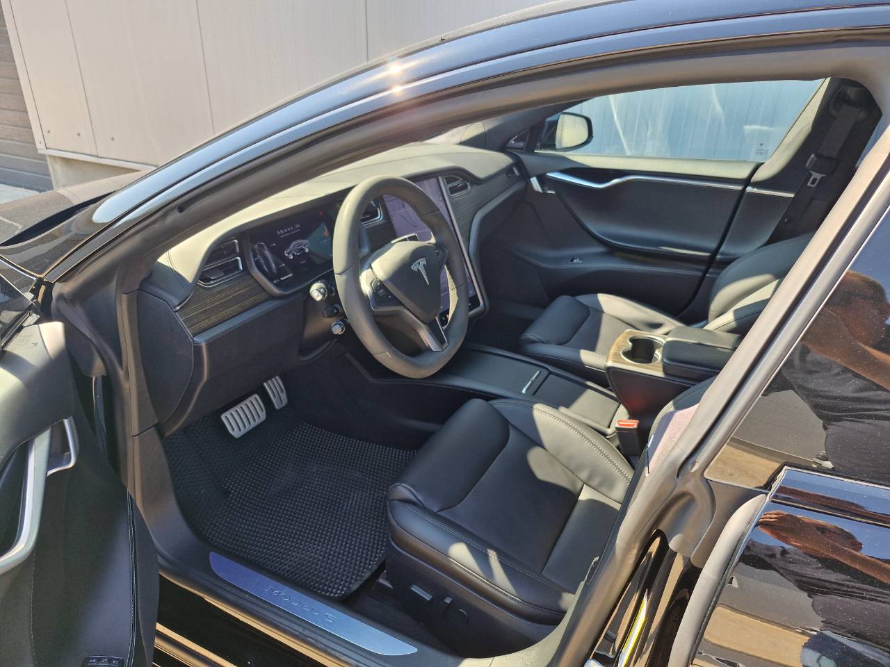 Tesla Model S - фото 7