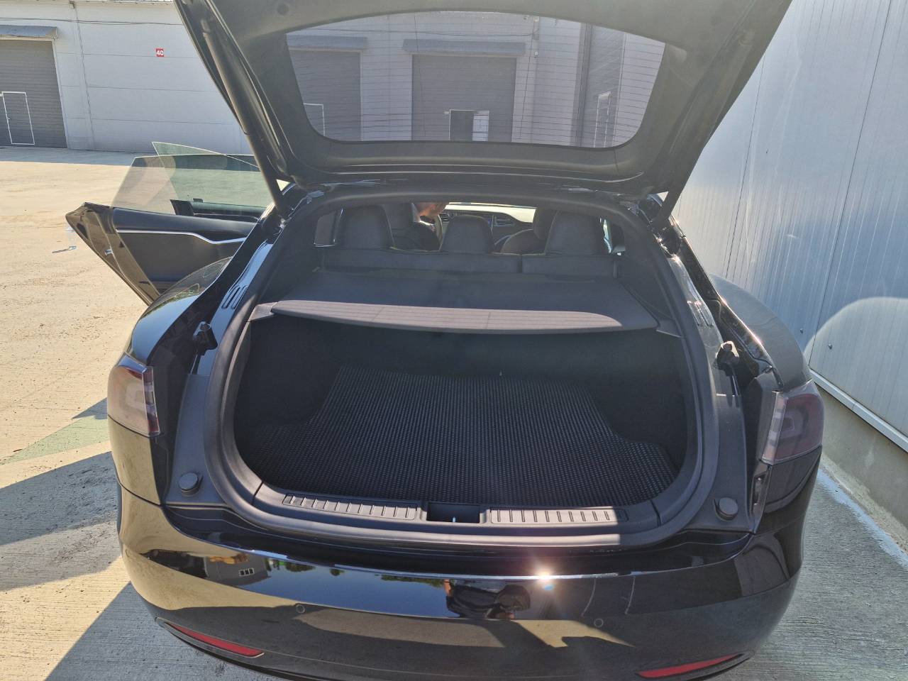 Tesla Model S - фото 12