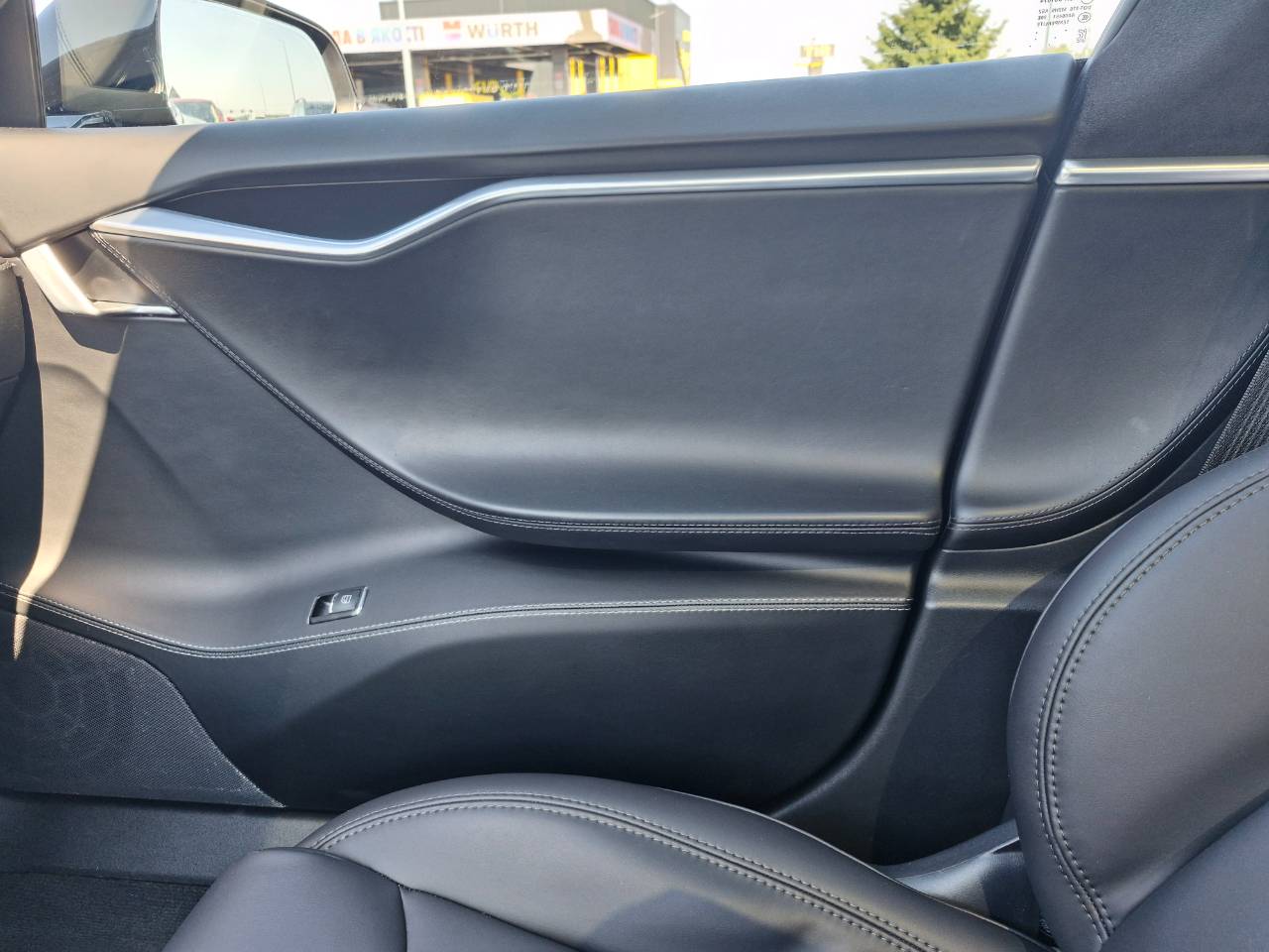 Tesla Model S - фото 18