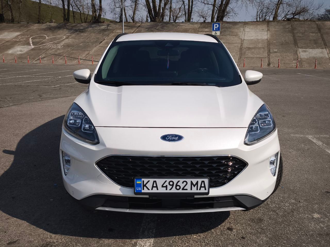 Ford Escape - фото 1