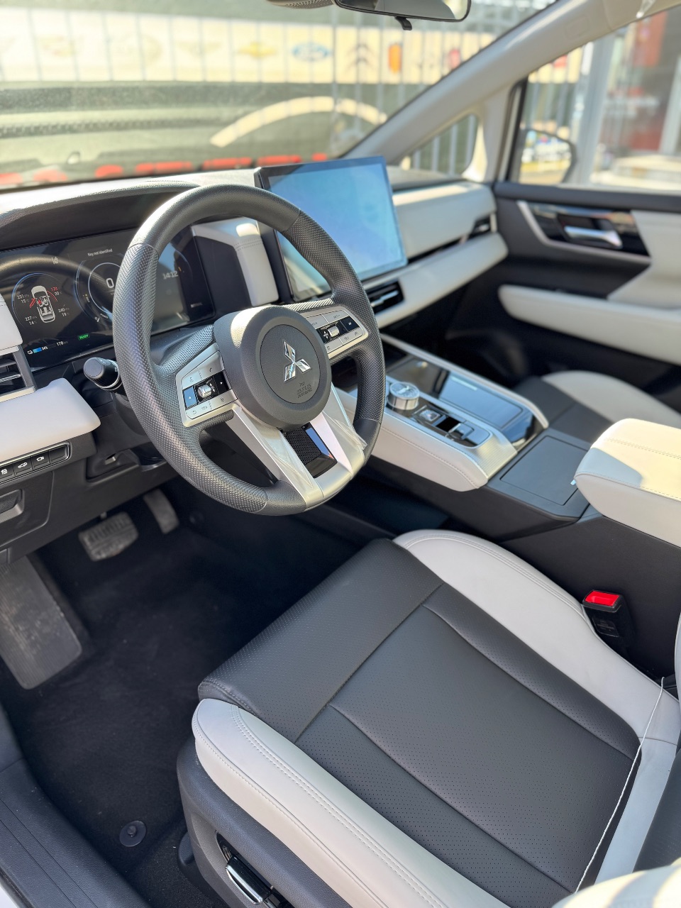 Mitsubishi Airtrek - фото 8