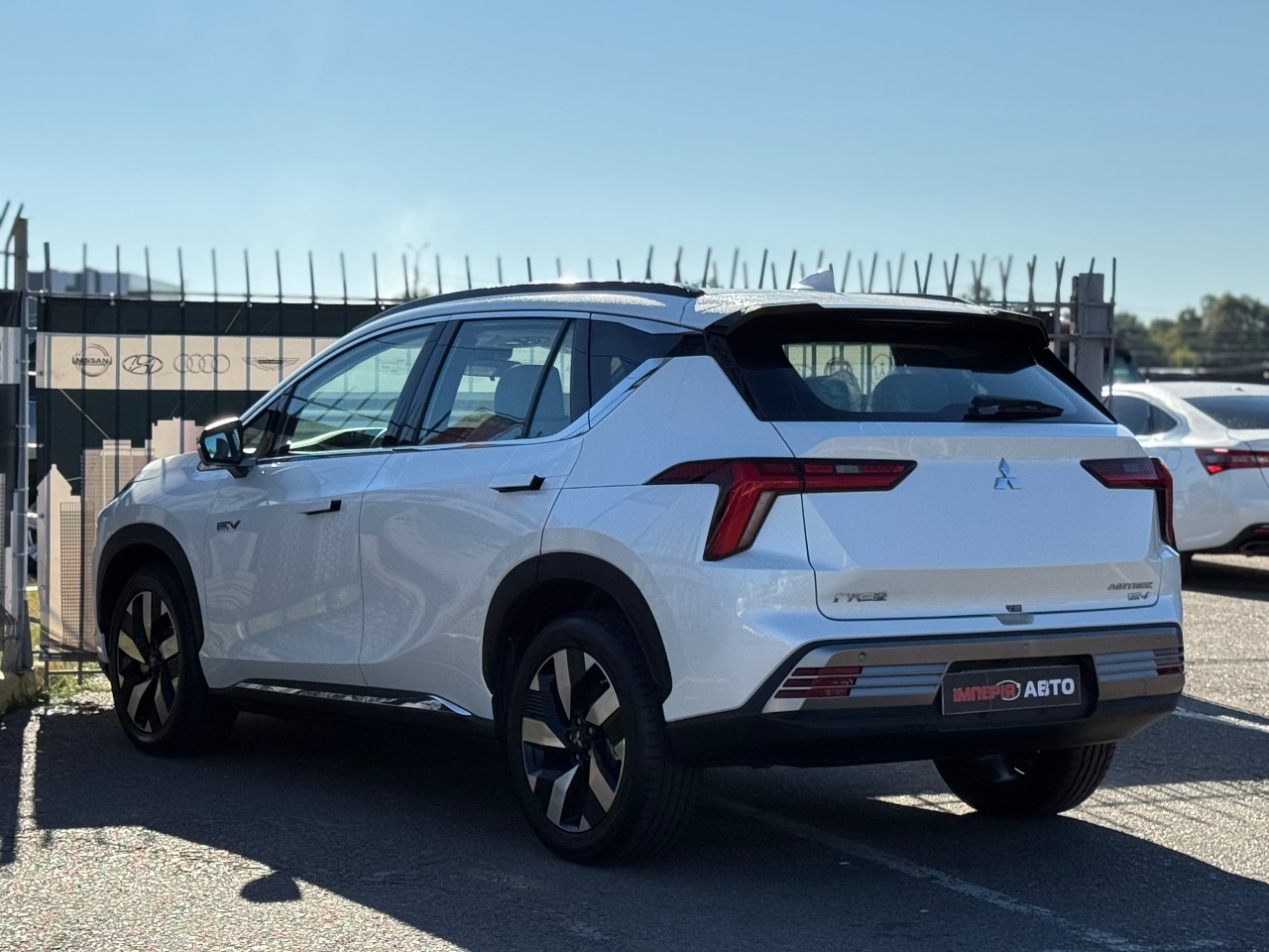 Mitsubishi Airtrek - фото 6