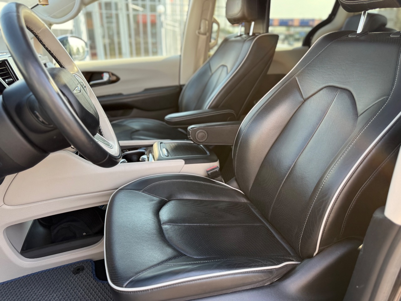 Chrysler Pacifica - фото 8