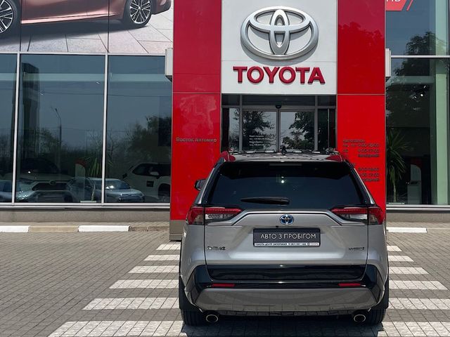 Toyota RAV4 - фото 4