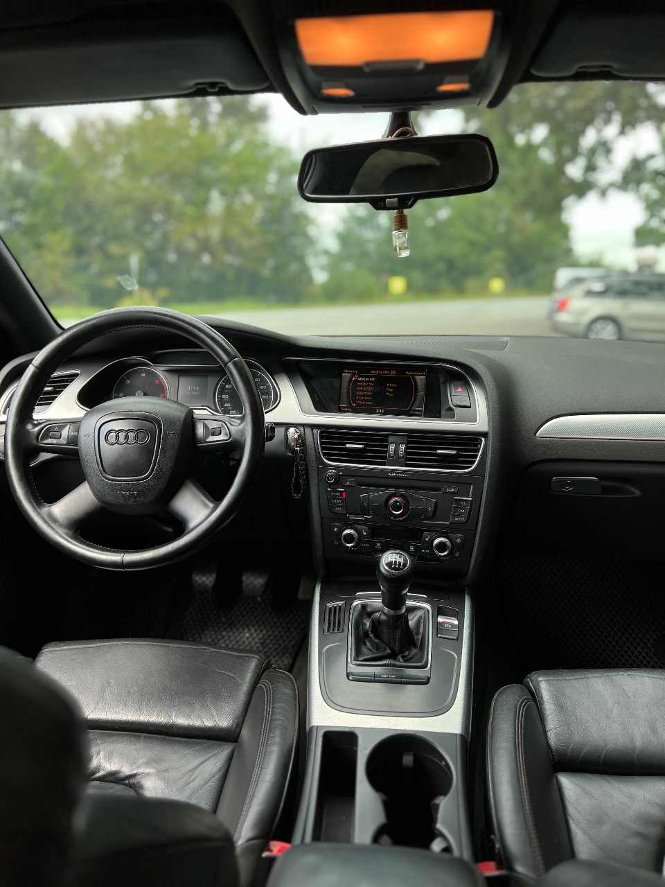 Audi A4 - фото 19
